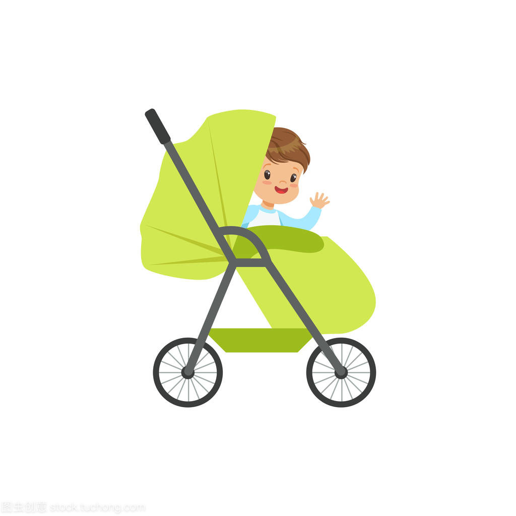 小男孩坐在嬰兒推車